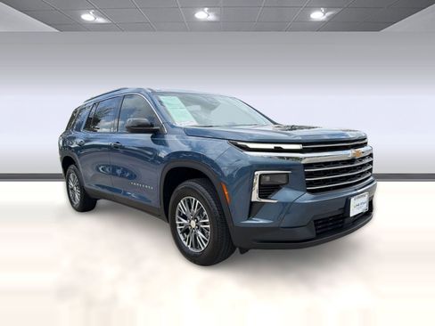 Certified 2025 Chevrolet Traverse LT w/ Enhanced Driving Package FWD image 7