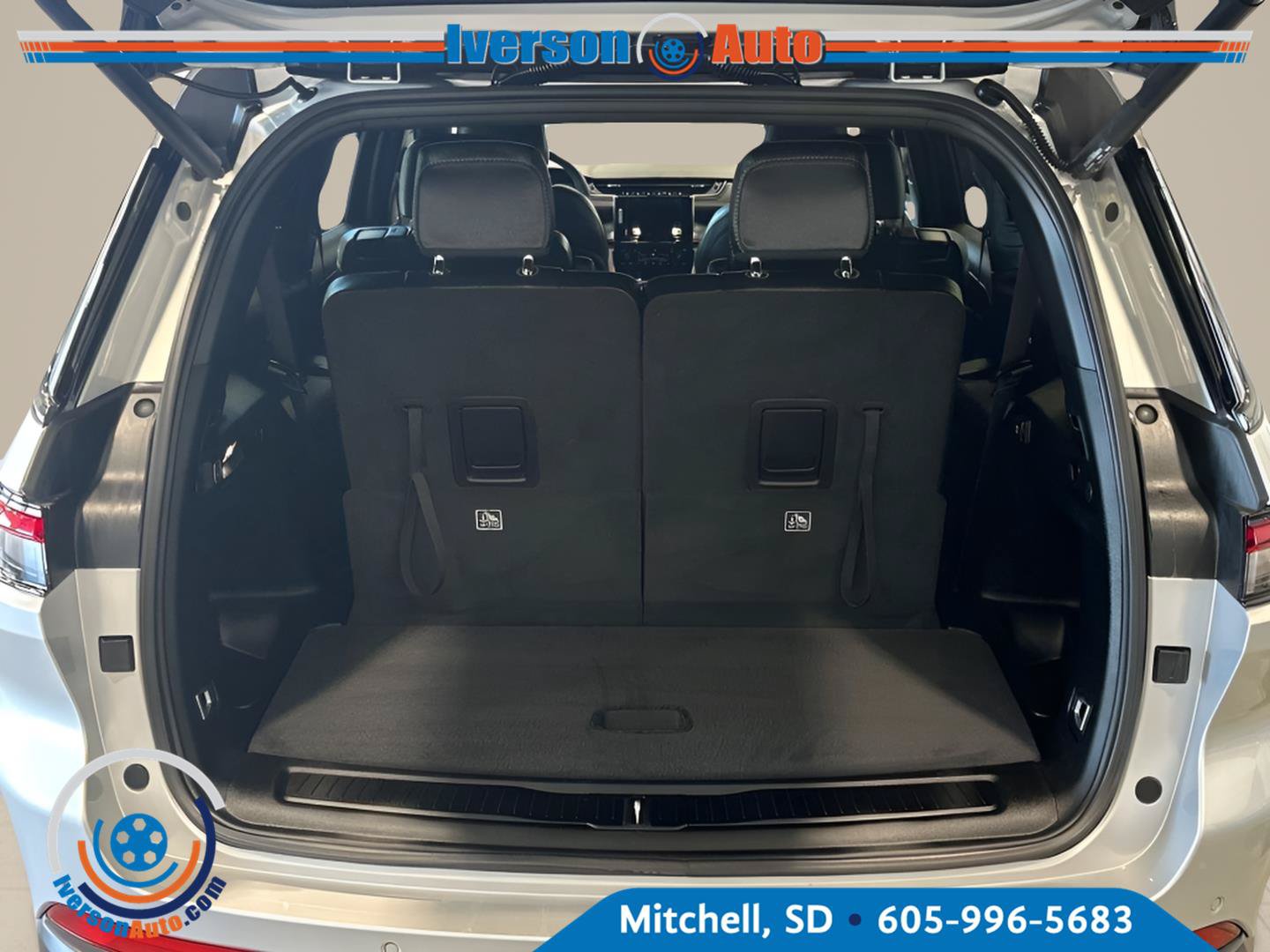 Used 2023 Jeep Grand Cherokee L Laredo AWD/4WD image 30