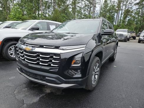 Used 2025 Chevrolet Equinox LT w/ Convenience Package II FWD image 2