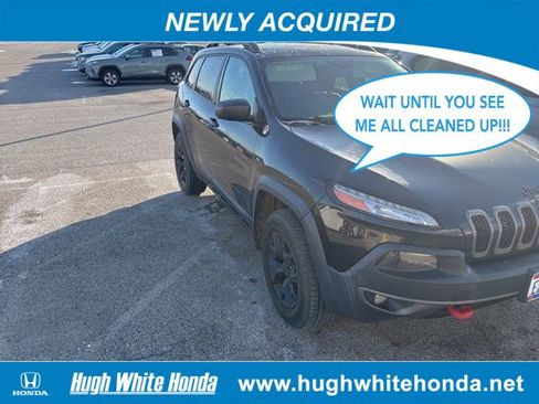 Used 2015 Jeep Cherokee Trailhawk image 3