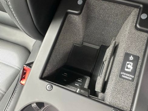 Certified 2025 Porsche Macan Turbo AWD/4WD image 28