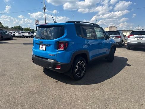 Used 2015 Jeep Renegade Trailhawk w/ Popular Equipment Group AWD/4WD image 3