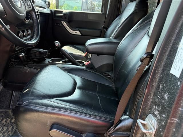 Used 2013 Jeep Wrangler Unlimited Rubicon AWD/4WD image 5