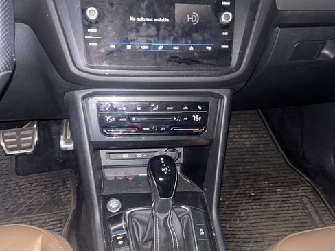 Used 2022 Volkswagen Tiguan SE R-Line image 14