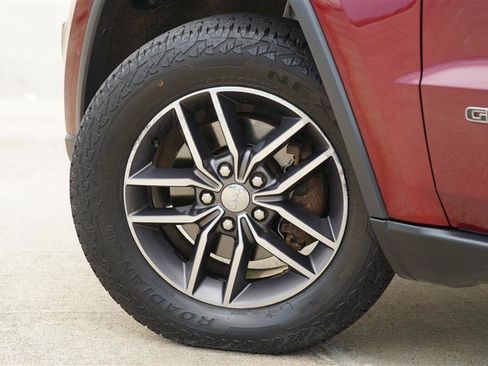 Used 2018 Jeep Grand Cherokee Limited AWD/4WD image 17