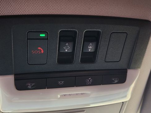 Used 2023 Nissan Pathfinder Platinum image 19