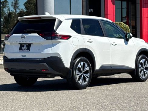 Used 2023 Nissan Rogue SV FWD image 5
