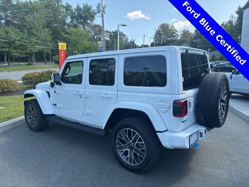 Used 2022 Jeep Wrangler Unlimited Sahara image 3