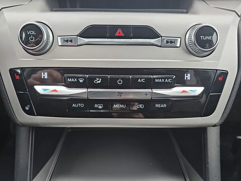 Used 2021 Ford Explorer XLT w/ Equipment Group 202A image 23