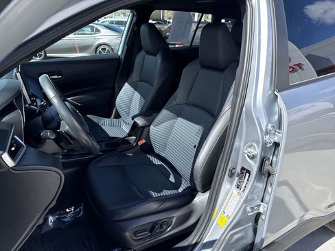 Used 2023 Toyota Corolla Cross XSE w/ Convenience Package image 11