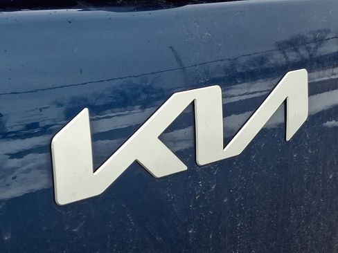 Used 2022 Kia Niro LX image 28