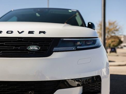 Used 2024 Land Rover Range Rover Sport SE image 15