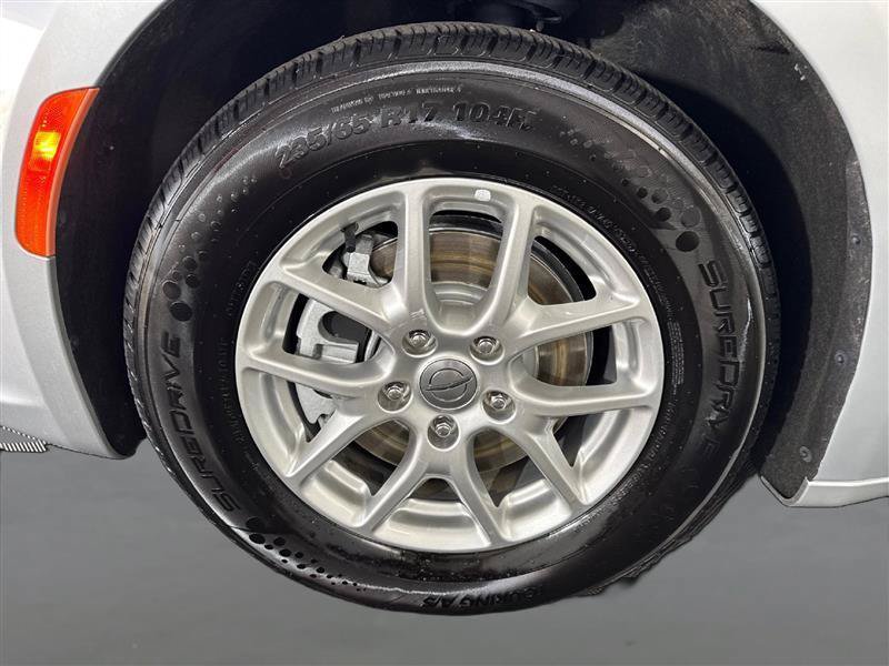 Used 2023 Chrysler Pacifica Touring-L FWD image 23