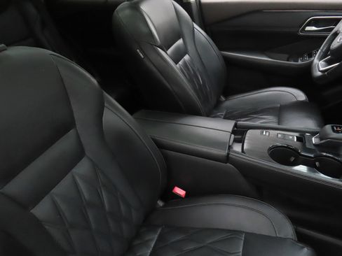 Used 2021 Nissan Rogue Platinum FWD image 27