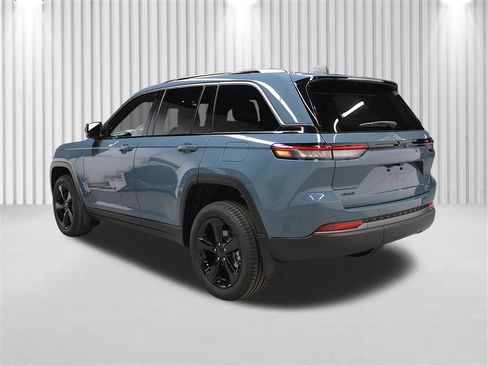New 2026 Jeep Grand Cherokee Limited w/ Limited Altitude Package AWD/4WD image 5