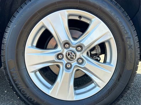 Certified 2021 Toyota RAV4 XLE AWD/4WD image 27