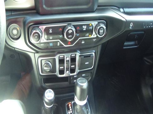 Used 2023 Jeep Wrangler Unlimited Sahara image 26