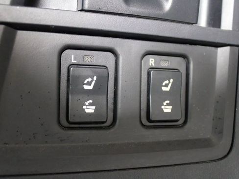Used 2016 Toyota Sequoia Platinum AWD/4WD image 27