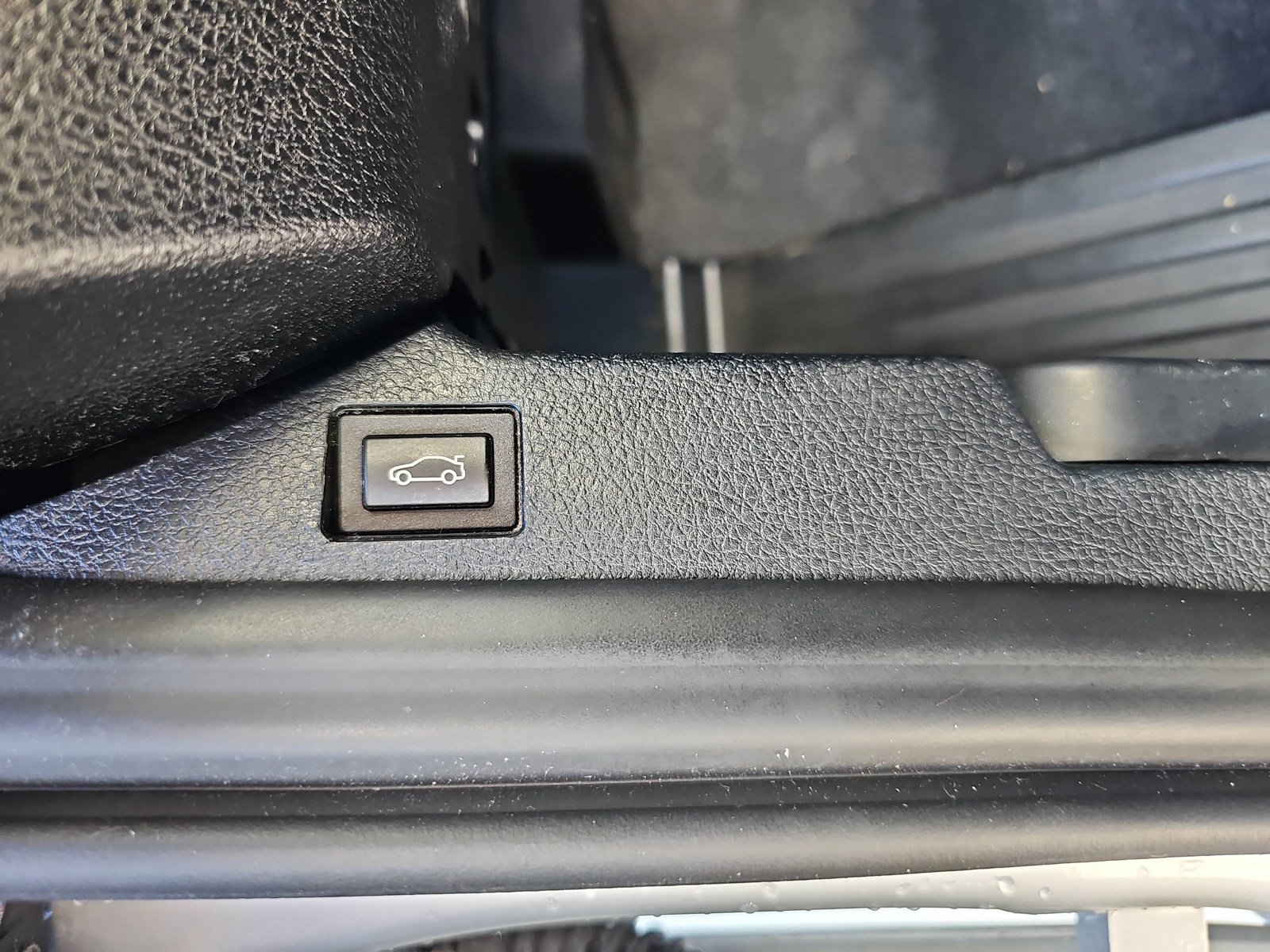 Used 2017 BMW 230i Convertible RWD image 30
