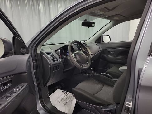 Used 2020 Mitsubishi Outlander Sport ES FWD image 13