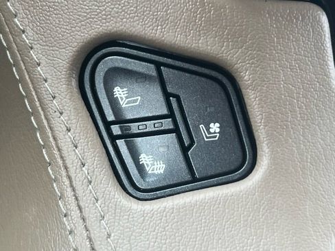 Used 2017 GMC Yukon XL SLT w/ Premium Edition image 10