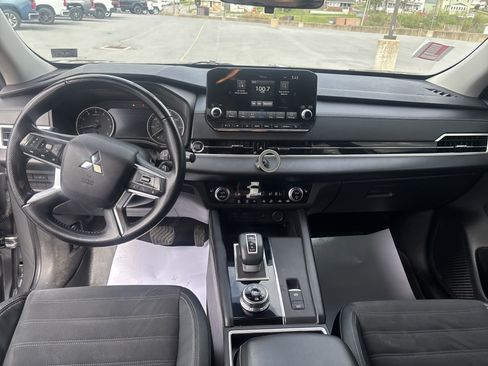 Used 2022 Mitsubishi Outlander SE AWD/4WD image 14
