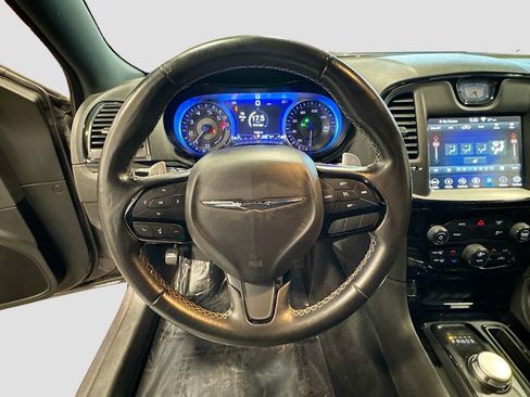 Used 2019 Chrysler 300 S image 10