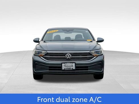 Used 2024 Volkswagen Jetta SE image 2