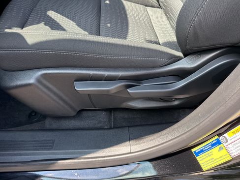 Certified 2025 Chevrolet Equinox LT w/ Safety and Technology Package AWD/4WD image 15
