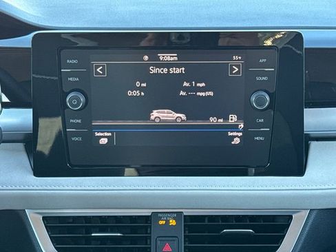 Certified 2025 Volkswagen Taos SE image 31