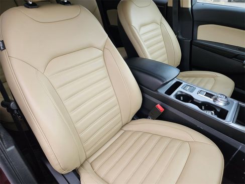 Used 2021 Ford Edge SEL w/ Convenience Package image 9