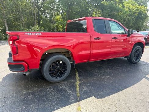 Used 2020 Chevrolet Silverado 1500 Custom w/ Custom Value Package AWD/4WD image 3