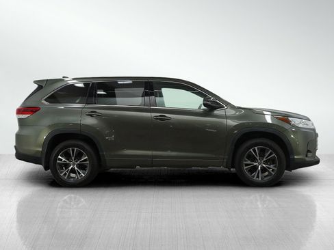 Used 2017 Toyota Highlander Plus image 6