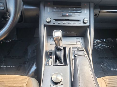 Used 2019 Lexus IS 300 AWD image 28
