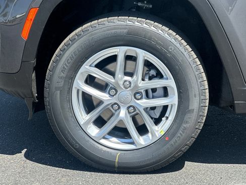 New 2025 Jeep Grand Cherokee Laredo X image 25