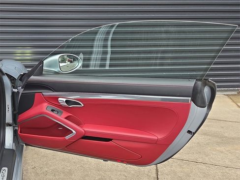 Used 2021 Porsche 718 Cayman GT4 image 17