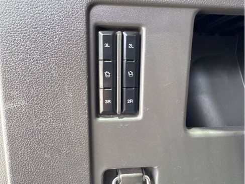 Used 2020 Ford Expedition XLT w/ Equipment Group 202A AWD/4WD image 36