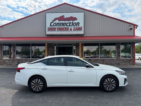 Used 2025 Nissan Altima 2.5 SV AWD/4WD image 3