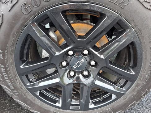 Used 2023 Chevrolet Silverado 1500 Custom Trail Boss w/ LPO, Dark Essentials Package AWD/4WD image 8