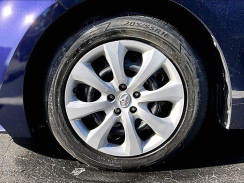 Used 2023 Toyota Corolla LE image 31