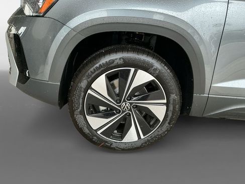 New 2025 Volkswagen Taos SE image 14