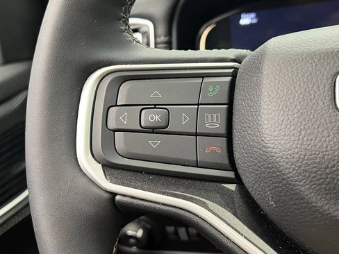 Used 2023 Jeep Wagoneer 4WD w/ Premium Group I image 19