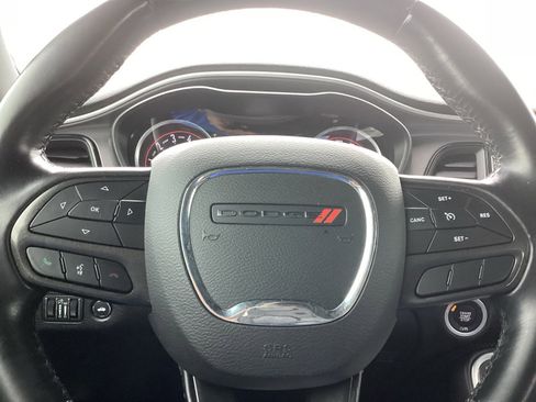 Used 2021 Dodge Challenger SXT image 10