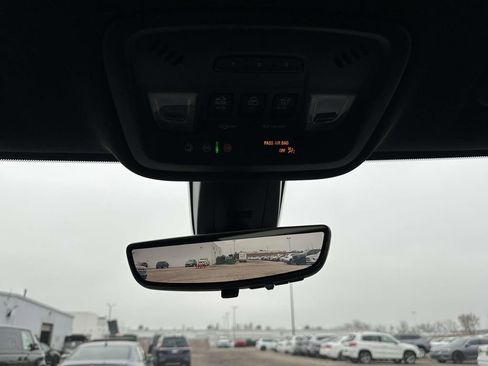 Certified 2023 Chevrolet Traverse LT w/ LT Premium Package image 34