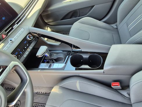 Certified 2024 Hyundai Elantra Blue FWD image 20