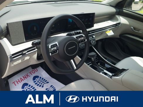 New 2025 Hyundai Tucson SE image 11