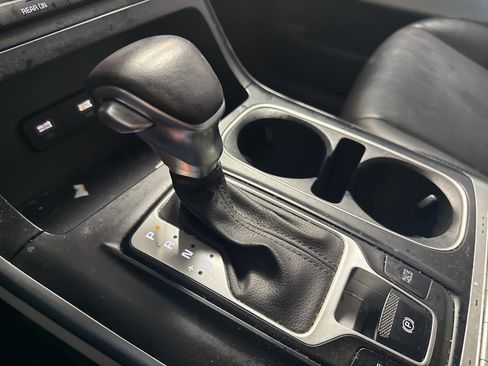 Used 2022 Kia Carnival LX image 22