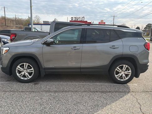 Used 2018 GMC Terrain SLE w/ Driver Convenience Package image 2