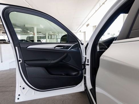 Certified 2025 BMW X4 xDrive30i image 13