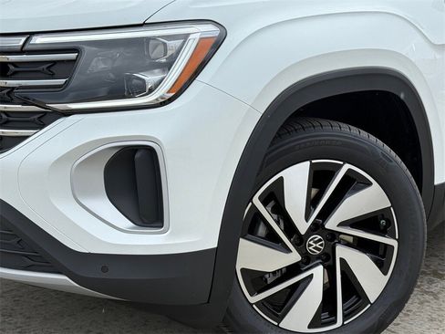 New 2026 Volkswagen Atlas SE image 2